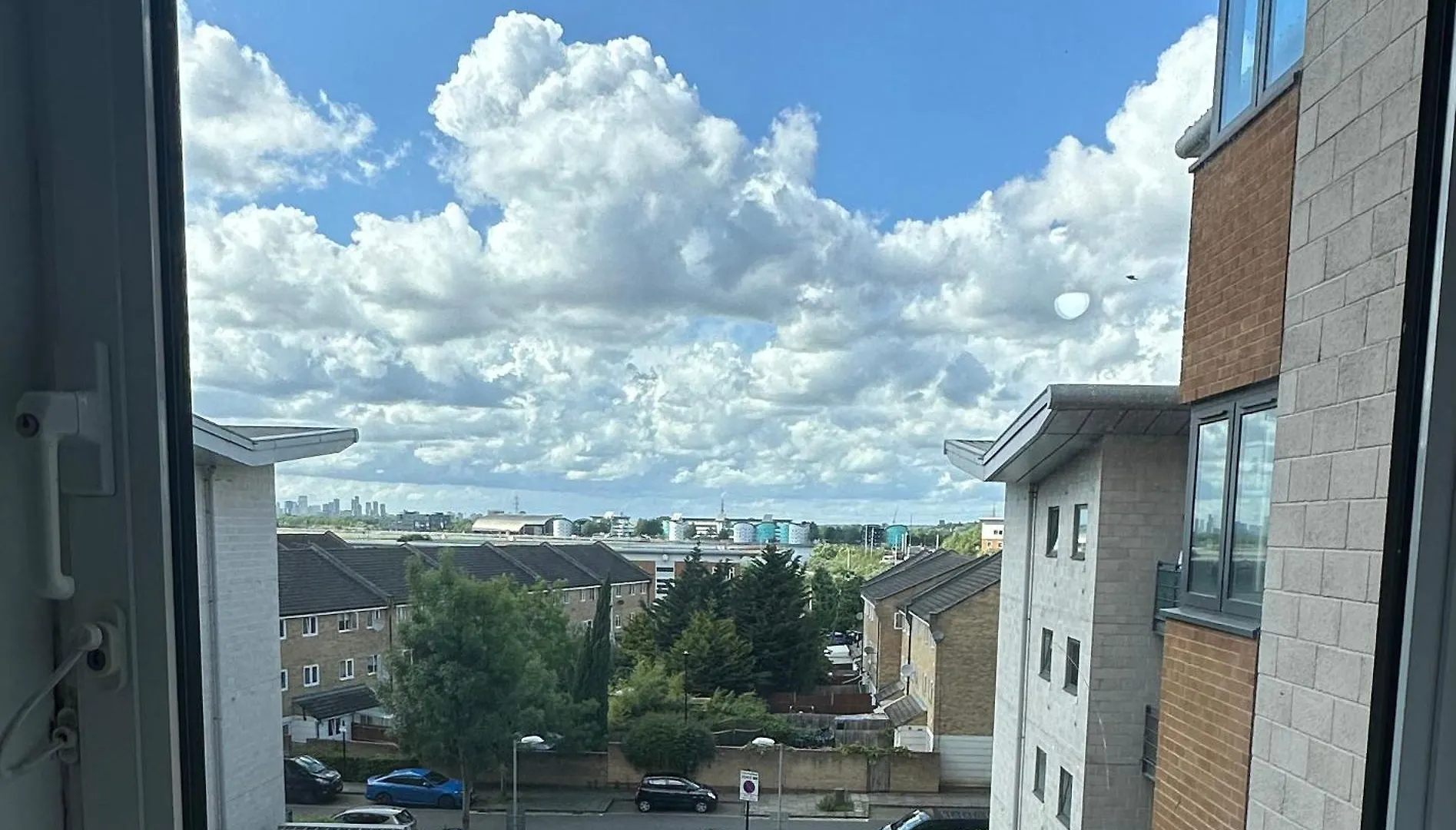 Homestay Room In A Shared Flat, E16 London