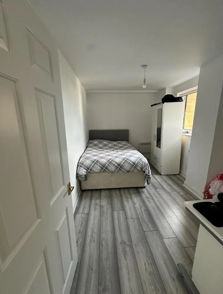 Room In A Shared Flat, E16 ロンドン