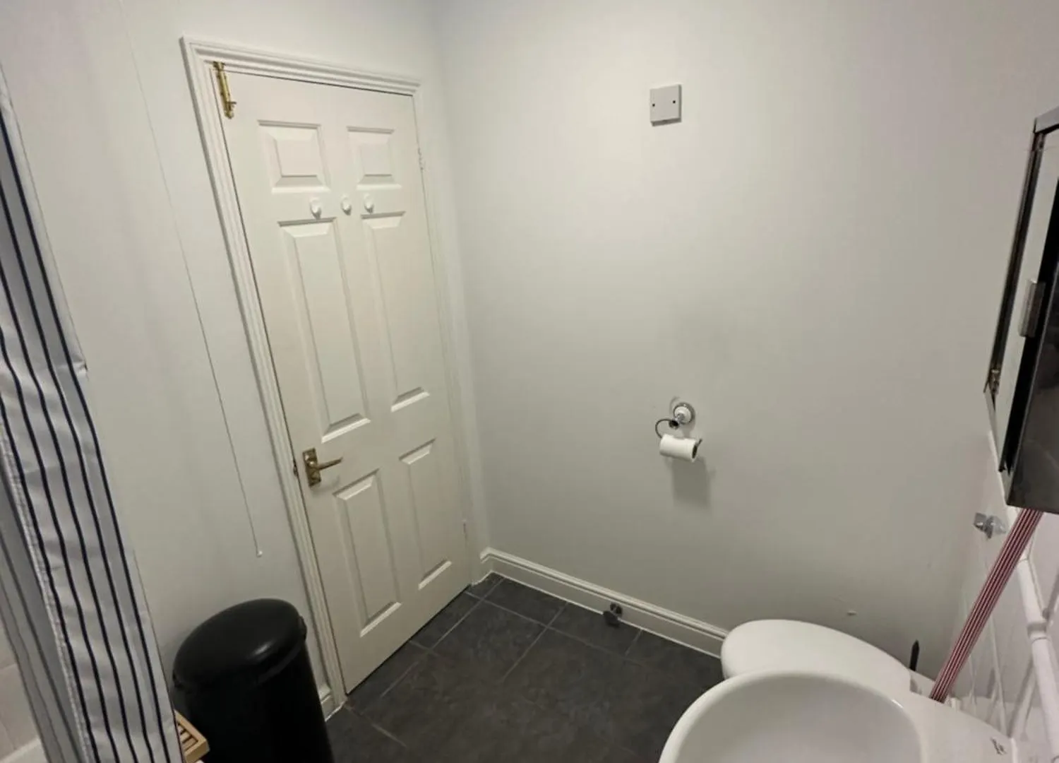 Room In A Shared Flat, E16 ロンドン 0*,